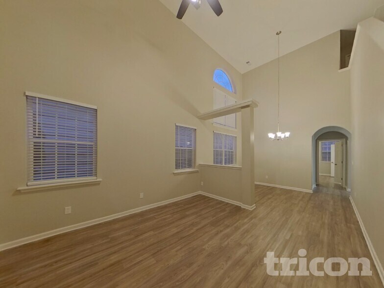 Building Photo - 4908 Abercromby St