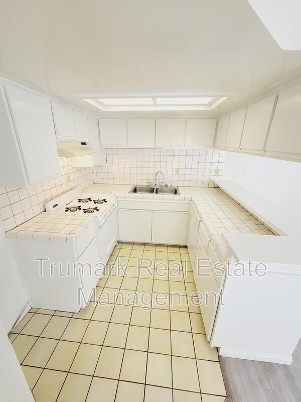 Building Photo - 416 W Milford St