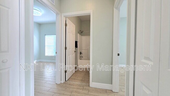 Building Photo - 2122 SW 29th Terrace