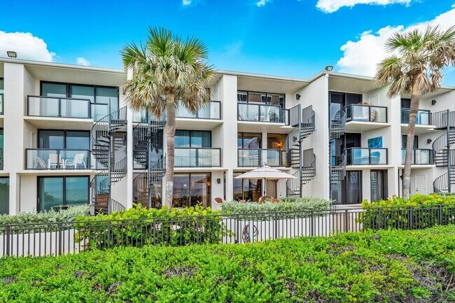 Primary Photo - 550 Ave