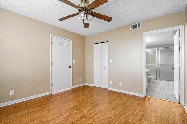 Building Photo - 2230 N Cypress Bend Dr