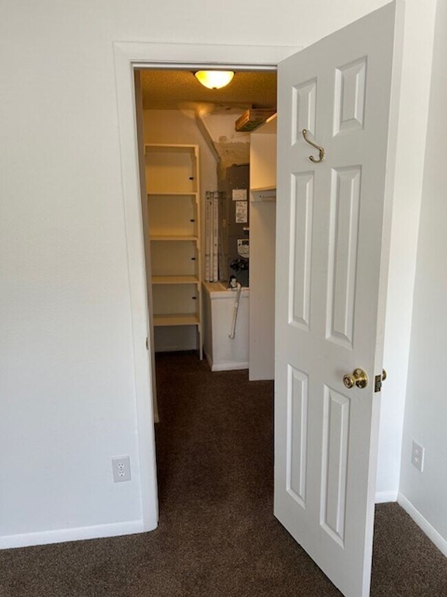 Building Photo - Well maintained 2/2 condo in 55+ community