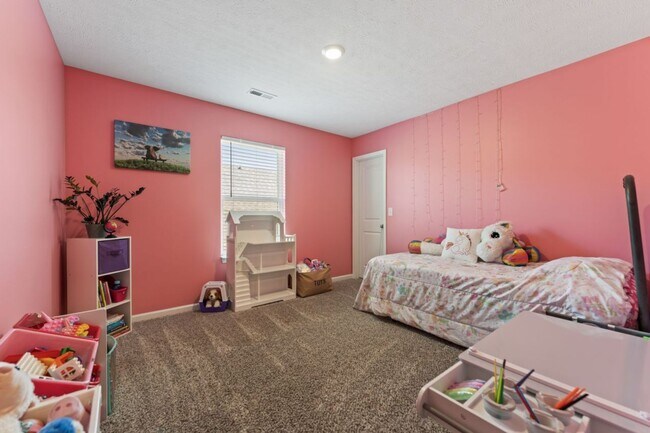 Building Photo - 8609 Warbler Br Wy