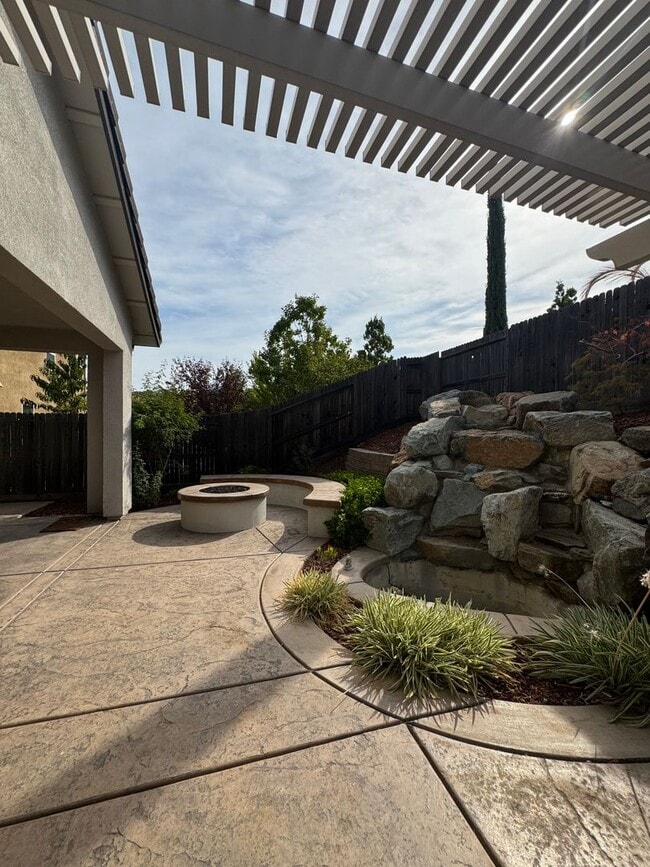 Building Photo - 800 Valencia Ct