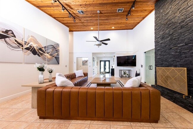 Building Photo - 222 N Tradewinds Ave