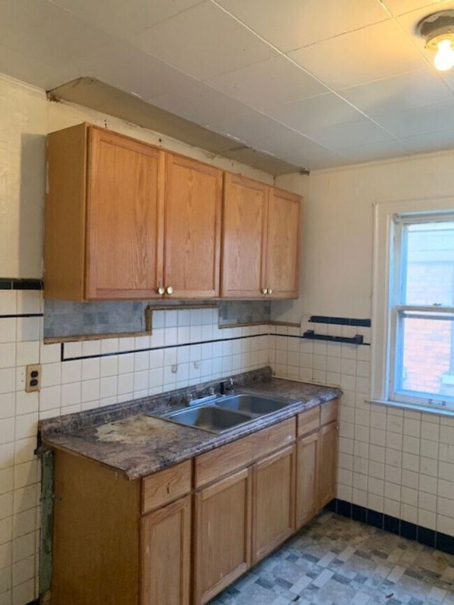 Building Photo - Beautiful Flat Section 8 Accepted