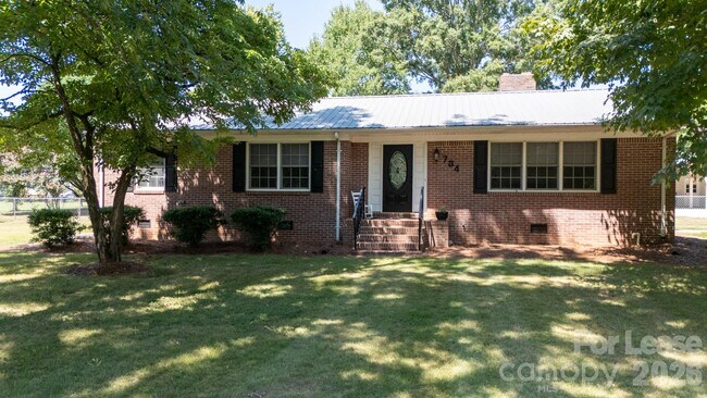 Building Photo - 734 Culp Ferguson Rd
