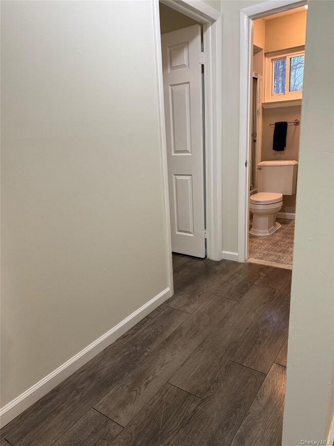 Building Photo - 1701 Cherry Hill Dr