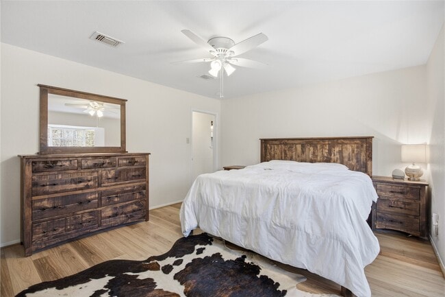 Building Photo - 10505 Champion Village Dr