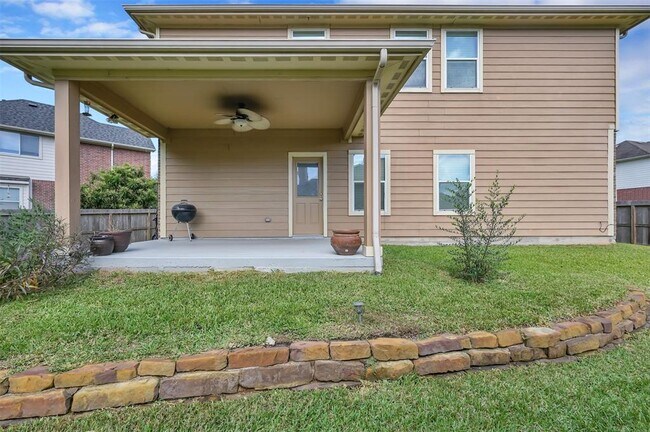 Building Photo - 946 Fife Dr