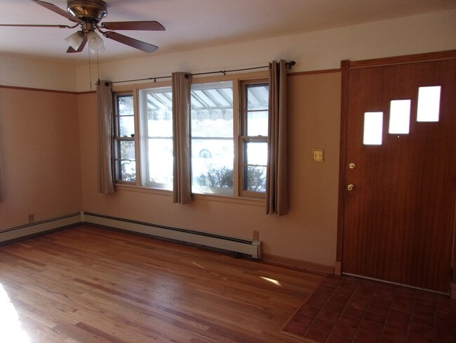 Building Photo - Character-Filled Home with Large Yard & Covered Patio