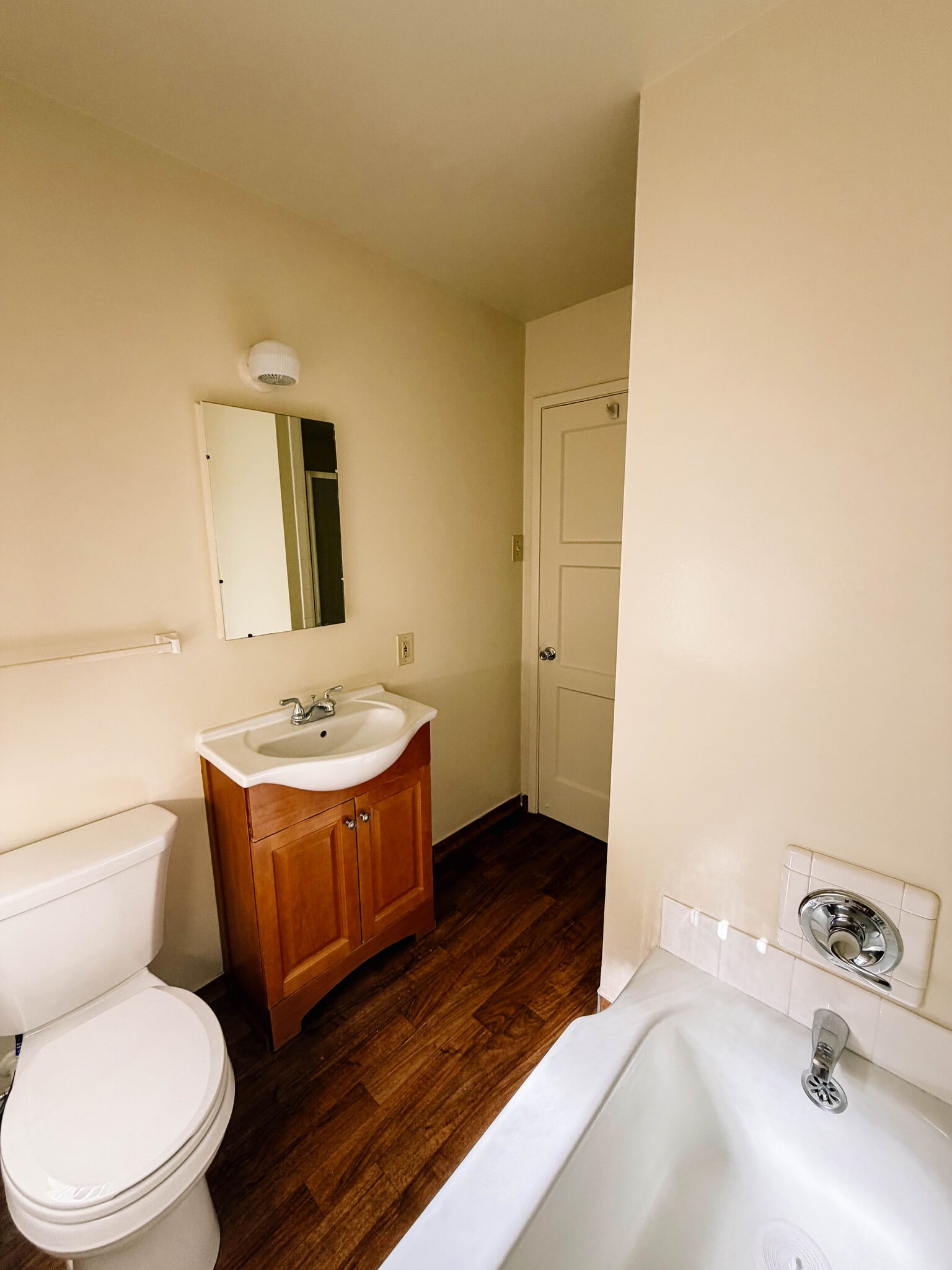 Building Photo - 226 N Marengo Ave