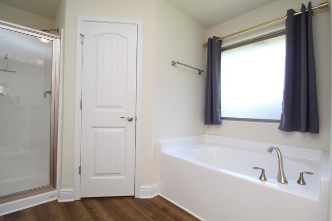 Building Photo - Ventura Estates Rental – 4 Bedrooms, 2 Bat...