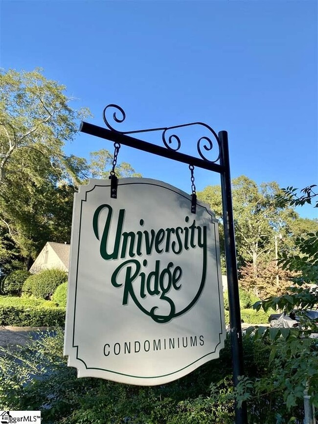 Building Photo - 600 University Ridge