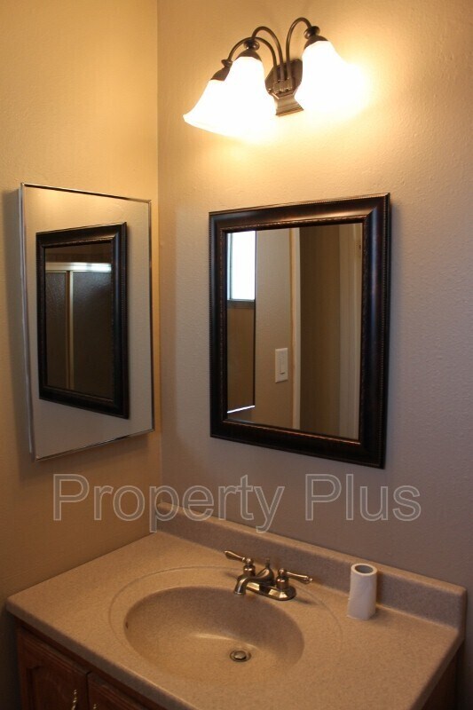Building Photo - 2605 S Rita Ln