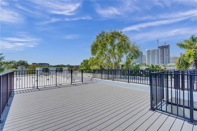 Building Photo - 1211 SE 1st St