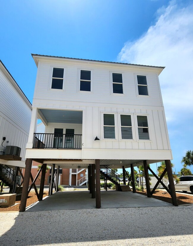 Primary Photo - New 2 bedroom/3 bath Beach Cottage in Gulf...