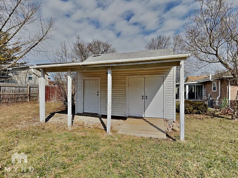 Building Photo - 1349 Westshire Rd