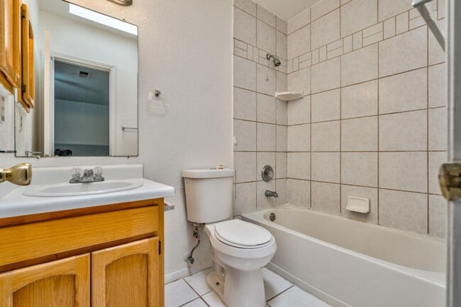 Building Photo - Adorable 4 bedroom, 2 bath in East El Paso!