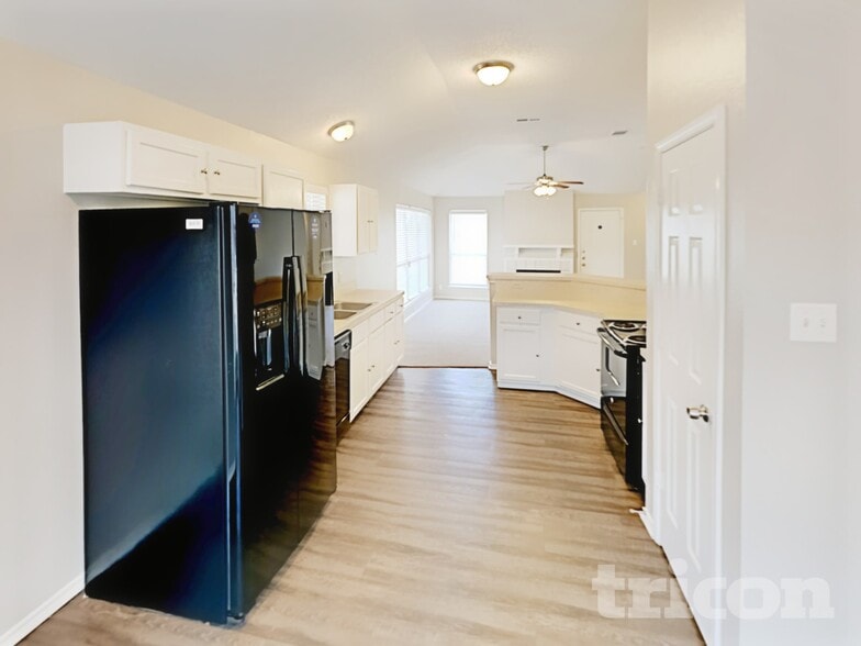 Building Photo - 1525 Juniper Ln