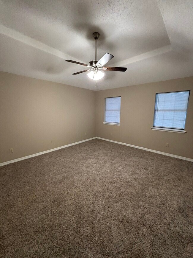 Building Photo - 12 Tripp St