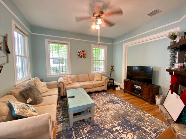 Building Photo - 79 Smith St