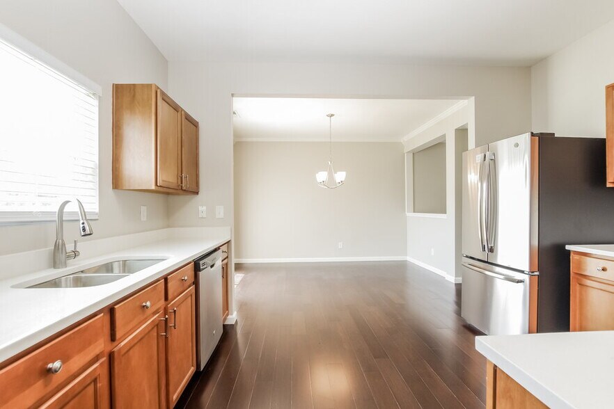 Building Photo - 910 Willow Wind Dr