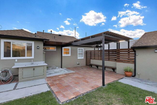 Building Photo - 6677 W 88th St