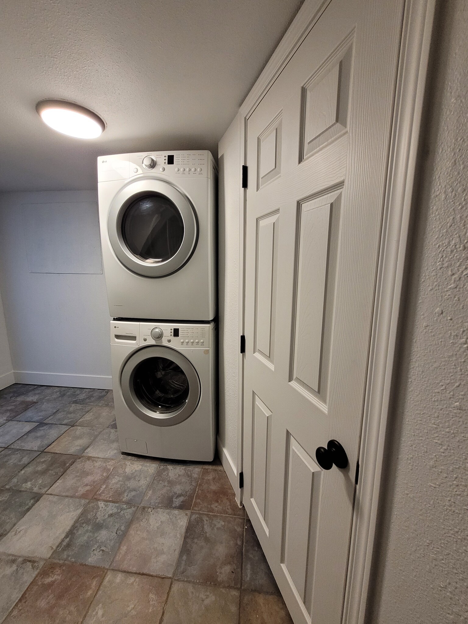 Building Photo - 1574 SE Sherrett Street