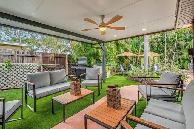 Building Photo - 1336 NE 14th Ave