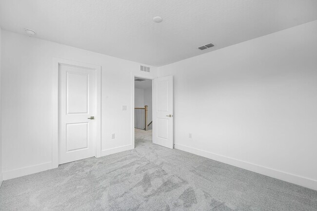 Building Photo - 1465 Stonecliff Dr
