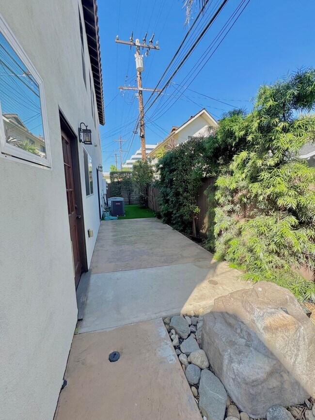 Building Photo - MUST SEE!!!!!