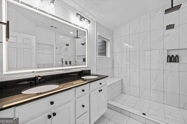 Building Photo - 4228 Laurel Creek Ct SE