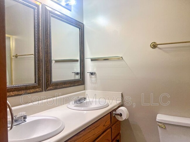 Building Photo - 214 Brookside Dr