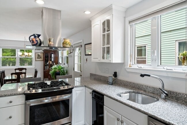 Building Photo - 45 Magoun St