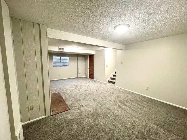 Building Photo - Beautiful updated 3 bedroom 2 bath home in Greeley!