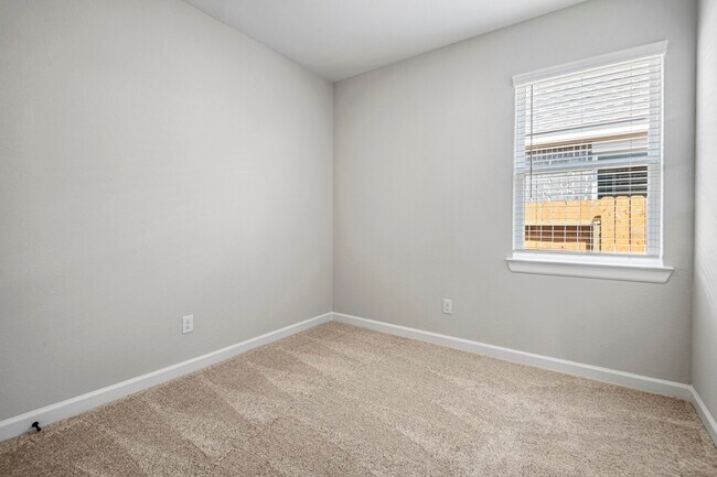Building Photo - 15683 Honey Cv Dr