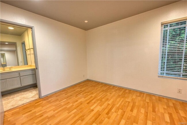 Building Photo - 3018 Oakwood Ln