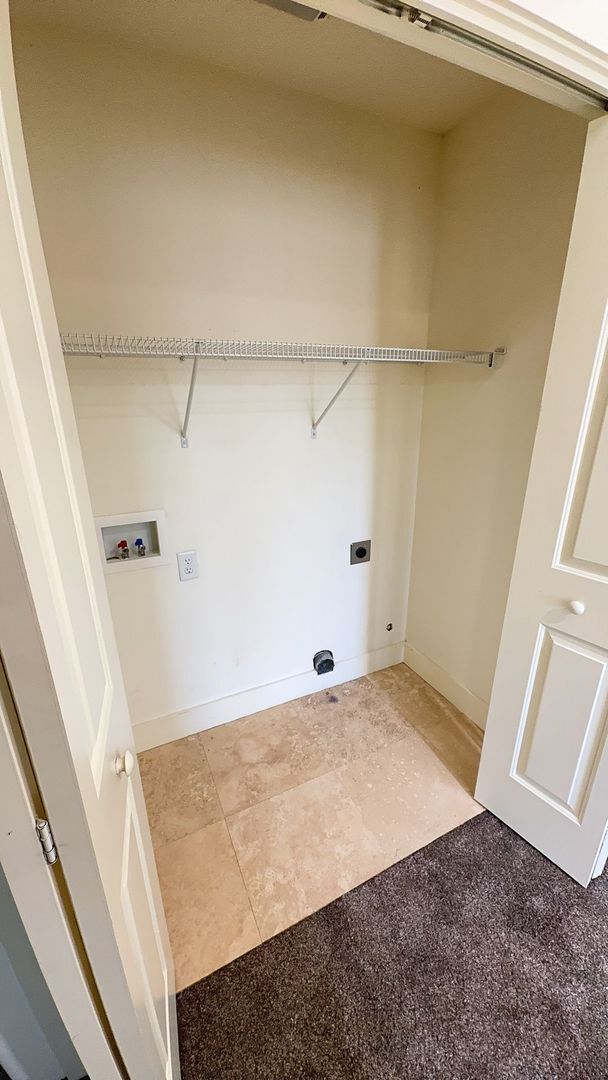 Building Photo - 2 Bedroom-2.5 Bath Townhome