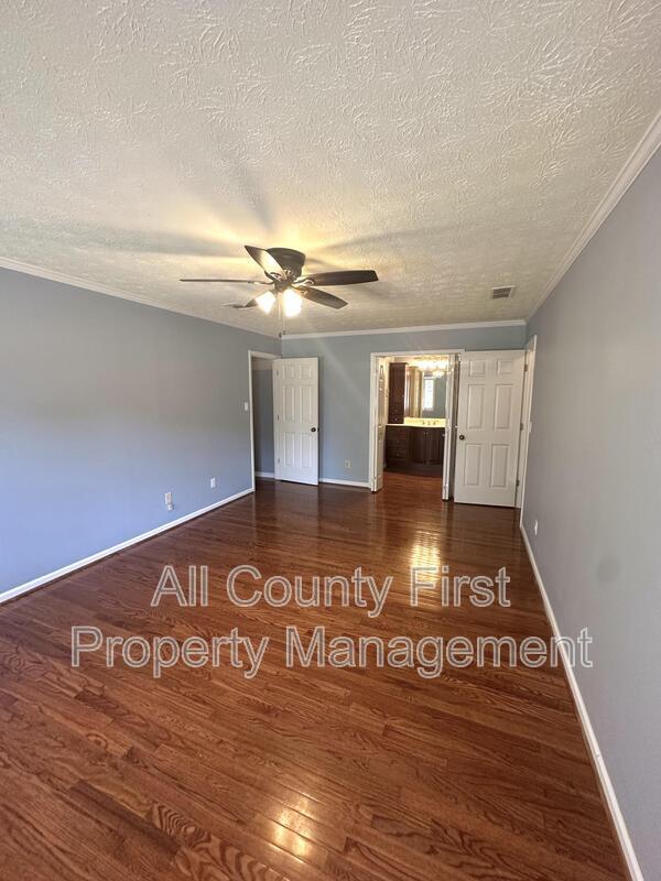 Building Photo - 5621 Shadow View Dr SW