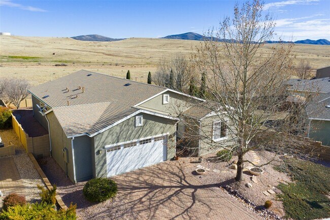 Building Photo - $300 off your move in costs. Now pets allowed! Beautiful 2 bed + den, 2 bath Home Located in Quai...