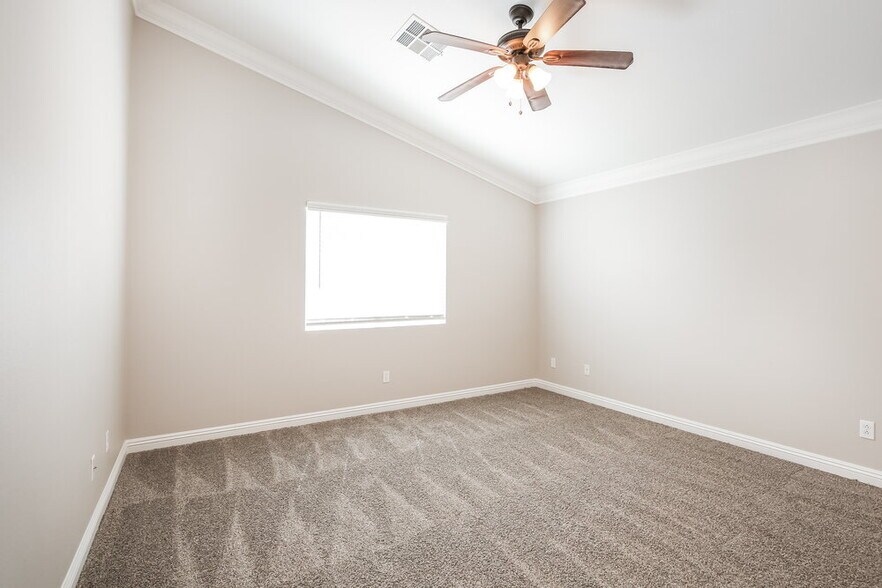 Building Photo - 2015 Pink Coral Dr