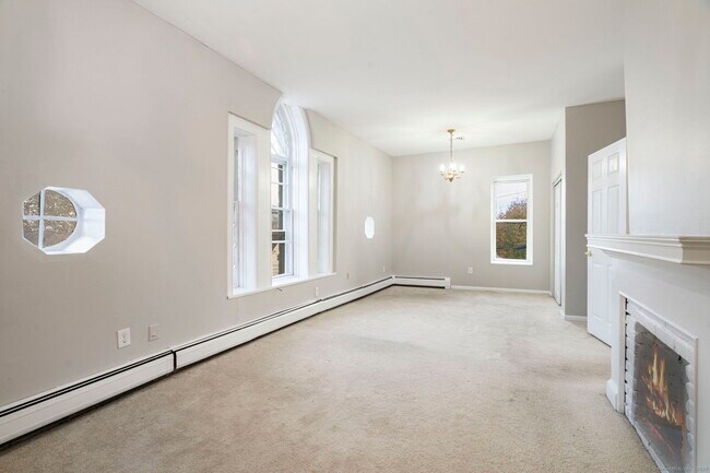 Building Photo - 300 Soundview Ave