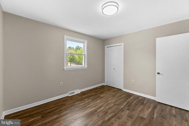 Building Photo - 6100 Hellen Lee Dr