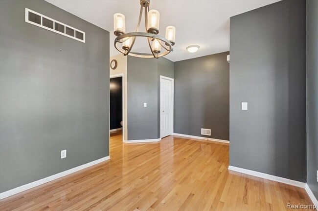 Building Photo - 48551 Oak Bridge Dr