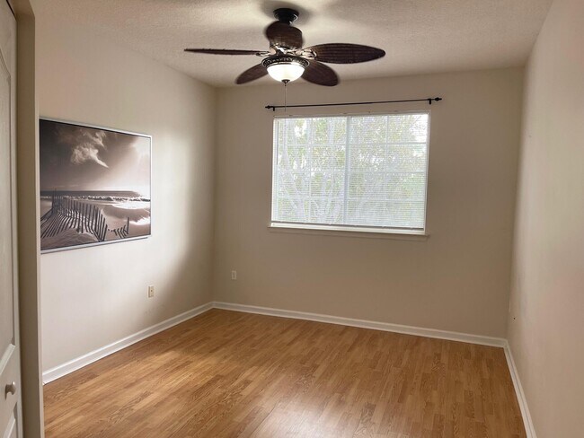 Building Photo - 9849 Baywinds Blvd