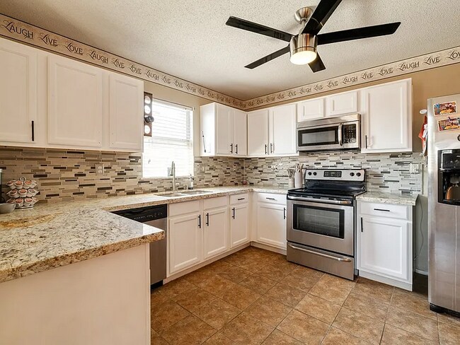 Building Photo - 1435 Greenbrook Dr