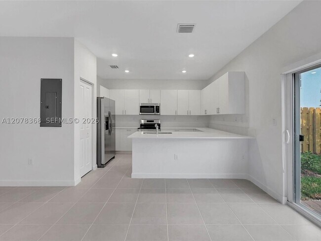 Building Photo - 2574 SE 29th St