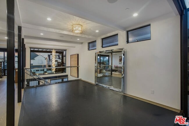 Building Photo - 2105 E Balboa Blvd