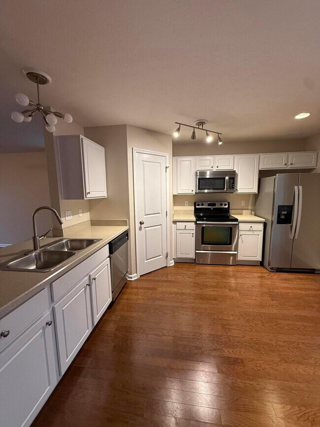 Building Photo - 5936 Bridgehampton Dr